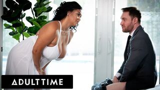 Velká přírodní koťata: Ashlyn Peaks skáče divoce na ocas nejlepšího přítele!