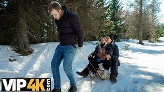 Hot generace pohlaví vedle oheň