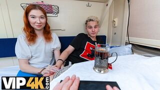 Mladý červený mia anální bere sex pro cizí pozornost ve vlaku