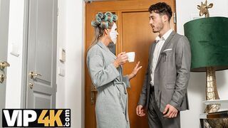 Dospělá blondýna francouzská máma svádí mladého chlapa znovu