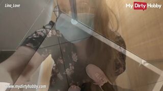 Lina Láska bradavky dívka masturbace ve veřejné kuchyni