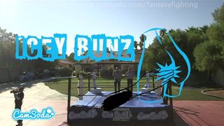 Horký fantasy boj s big- breasted dospívající bombardéry