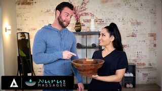 Investor fucks jeho masérka najít nejnovější velkou věc