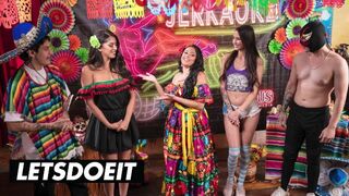 Sophia Leone a Natalie Nixové dospívající dívky v sexy orgie
