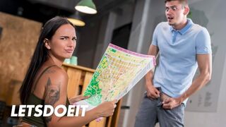 Claudia Bavel je šťastný výlet do horkého hostelu je sexuální ráj