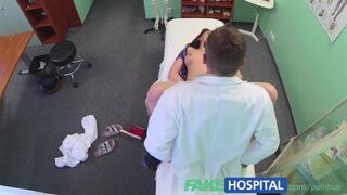 Sexy hnědá sexy holka se učí, že jen tvrdý kurva ji může vyléčit