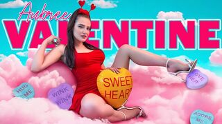 Pussy v záři reflektorů: Aubree Valentine si užívá křičení na Donnie Rock s prsty na hranici