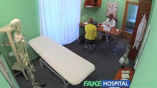 Lustrofobická blondýna ruský pacient miluje krásnou zdravotní sestru