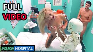 Blonďatý ruský teenager spolkne potěšení lékaře - falešná nemocnice