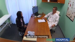 Amanda Blacková divoce šuká svého doktora na klinice