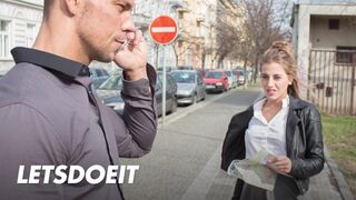 Úžasný turista Silvia Dellai hluboce fucked místní chlap