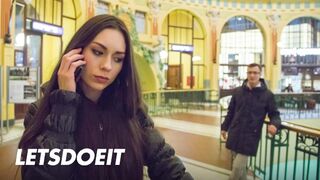 Arwen Gold má úzkou mysl touží cizího kohout dobrodružství