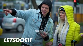 Francouzská děvka Jessie byl fucked podle cizinec velký péro