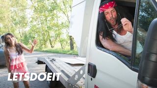 Shrima Malati dostane horký dárek pro její kundičku po tvrdé hučení