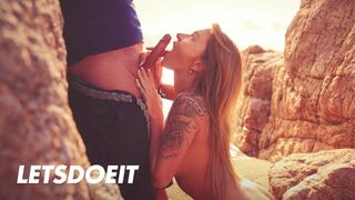 Angel Piaff perverzní masturbace a horký sání na pláži