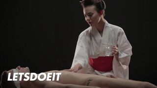 Vanessa Deckerová dává Maxovi Dior je horká masáž a pak na něm tvrdě jezdí