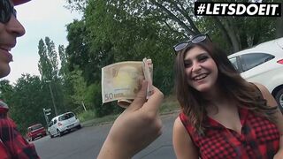 Busty německé dospívající dívka platí za divoký různé auto kurva