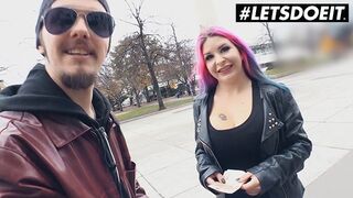 Aviva Rocks je velký-breasted švýcarská kočka kurva cizinec pro peníze na autobus