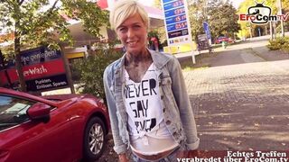 Ulice kurva na německé čerpací stanici: pov milf felace