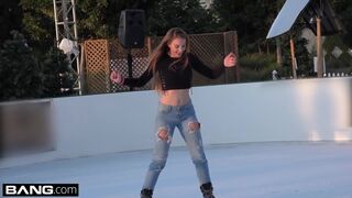 Jessie Wylde sleduje umění kouření na veřejnosti