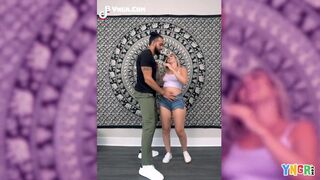 Blond big- ass dospívající Brookie Blair 's kundička je tvrdý- lisovaný velký černý péro
