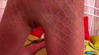 Koza blondýna dospívající dívka sání její vlastní kundička v čisté punčochy