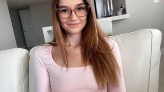 Teenagerská nevlastní sestra Delly Cate je odhalena tajemství sexu