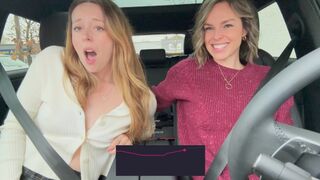 Nadia Foxx a Serenity Cox auto lesbičky kurva líný péro