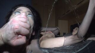 Extreme squirt - Ona orgasmy tak těžké, ona téměř hit strop! '