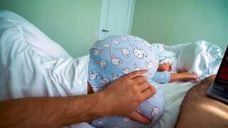Mostoha sestra probudí a pomáhá její bratr vychutnat sledování porno - příjemný sex
