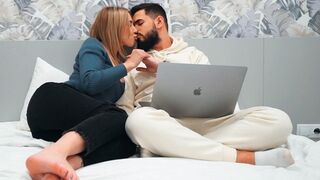 Perfektní dospívající svádí panenské dítě na prvním rande - ona má mysl