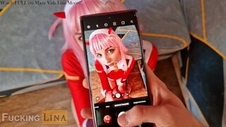 Pomáhala svému spolubydlícímu s cosplay focení a šukala její malou kundičku