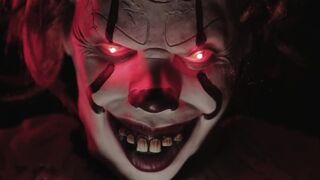 Pennywise je chtivý klaun, který šuká a plní vaše sexy přítelkyně Diana Daniels - Halloween speciál