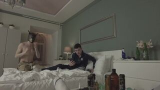 Zralý muž souložit dva roztomilé kluci na party
