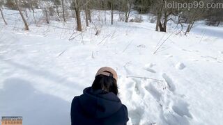 Asijské fitness dívka tvrdé fucked v chladu na -20 ° C