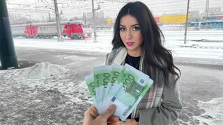 Vlakové svádění: pozveme dívku na casting přímo ve skříni