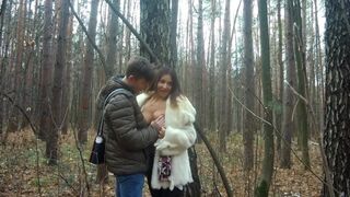 Hot milfs curl v podzimním lese a střílet jejich ústa off