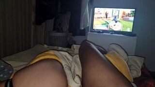 Táta mi jde popřát dobrou noc do mého pokoje a šuká mi prdel