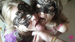 Dvojitá kuřba před zrcadlem s polyamory
