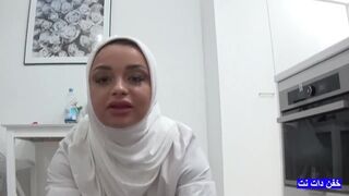 Arabská matka volá svému nevlastnímu synovi na tvrdý sex, když je v práci