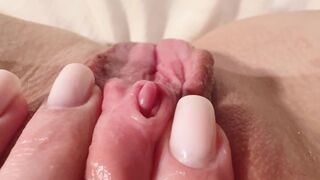 Teenage amatér kočička zblizka masturbace na orgasmus