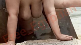 Noční sex s egyptskou vesnicí v koupelně s hlasitým sténání