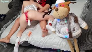Teenage amatér dívka vám ukazuje, jak ona chce divokou trojka s falešným pérem