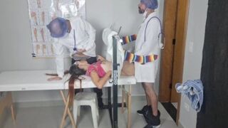 Chci, aby lékařský tým ošukal pacienta se zavázanýma očima!