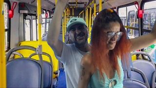 V autobuse šukají cizí školačku!