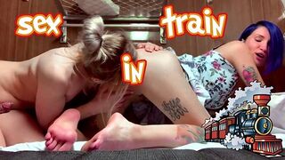 Trans dívka fucks její přítelkyně ve vlaku, dokud nikdo nevidí