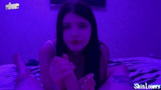 Divoký sex v neonovém světle s dospívající amatéři