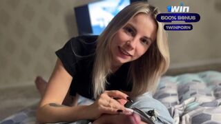 Amatér blondýna dívka s velký péro