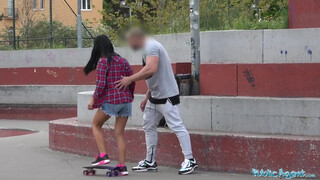 Veřejný činitel - Apolonia Lapiedra a její přítel
