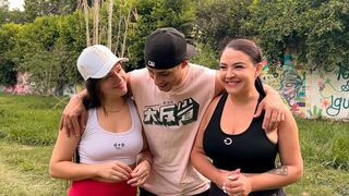 Nabízí cizí peníze přítelkyním ve veřejném parku, aby šukali jejich těsný kundičky
